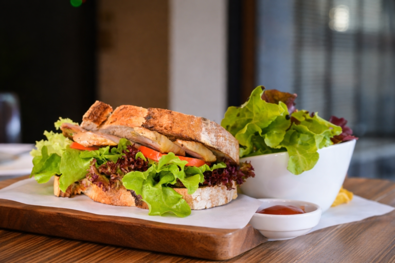 จาก Fast Food สู่ Crafted Food: Reep Factory มอบประสบการณ์สุดพิเศษกับ D.I.Y Burger