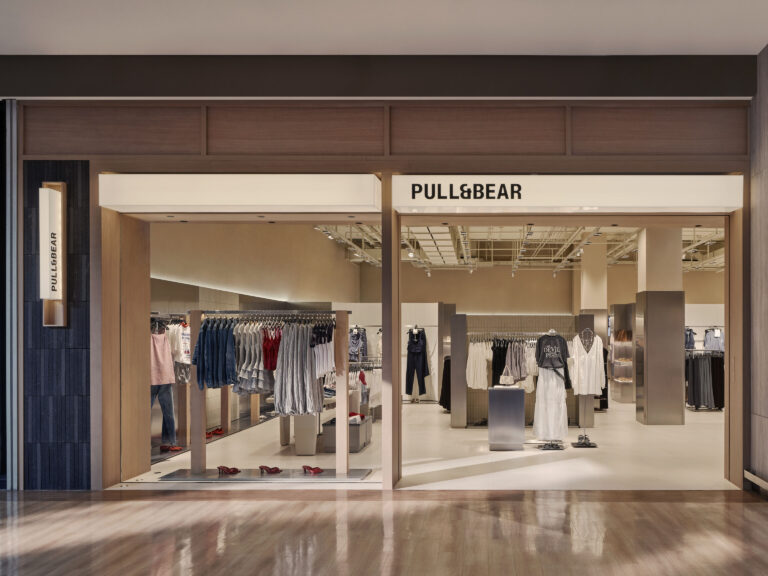 Pull & Bear เมกาบางนา: สนามเด็กเล่นใหม่ของแฟชั่นวัยรุ่น